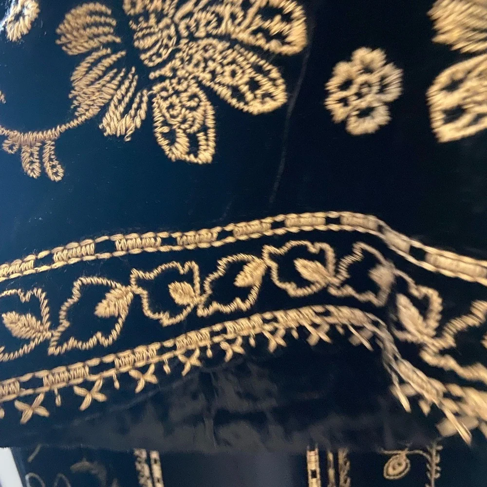 Johnny Was Black and Gold Embroidered Kimono. SUNDAY SALE 🎄🎄🎄🎄🎄🎄 - Picture 5 of 6